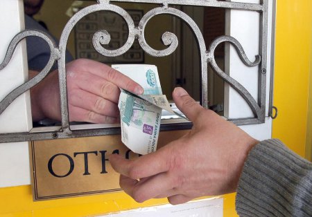 СМИ: В Москве валютный ажиотаж вызвал рост фальшивых обменников