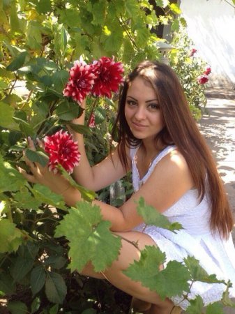 Беременную 19-летнюю девушку убило снарядом в Донецке. Тоже скажут - "самка колорада"...