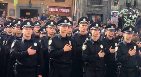 Львовские полицейские приняли присягу