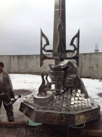Новый памятник Майдану в Киеве — ответ краху экономики (ФОТО)