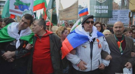 В Софии на День освобождения от османов играл российский гимн и топтали флаг ЕС