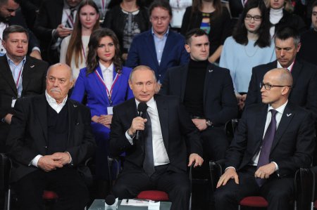 Переводчик, певец и шутник: как Владимир Путин использует иностранные языки в работе и не только