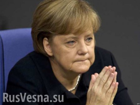 Рейтинг Меркель упал на 11% из-за скандала с журналистом
