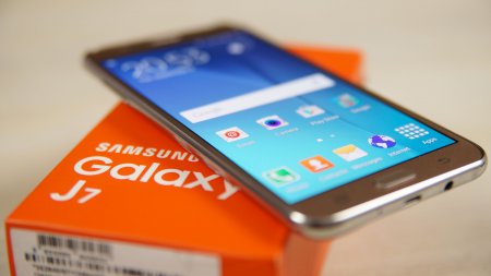 Обновленный среднесегментник Samsung Galaxy J7 (2016)