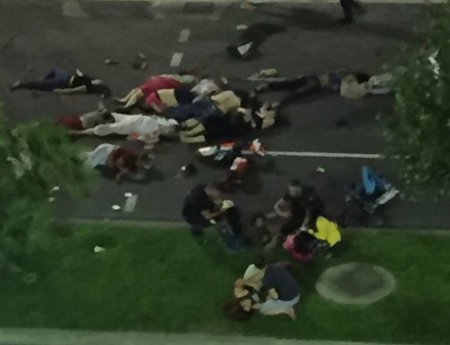 Теракт во Франции: грузовик врезался в толпу в Ницце, десятки убитых