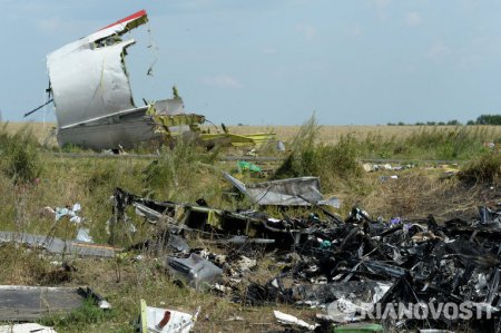 Годовщина крушения Boeing-777 на Донбассе — архивные кадры