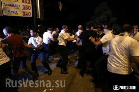 В Ереване число пострадавших в столкновениях превысило 50 человек (+ФОТО)