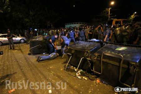 В Ереване число пострадавших в столкновениях превысило 50 человек (+ФОТО)