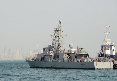 Американский корабль открыл предупредительный огонь из-за приближения иранского катера