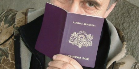 В Латвии назвали натурализацию неграждан "угрозой для независимости"