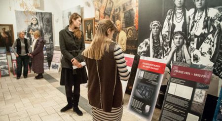 В Киеве открылась выставка ко Дню памяти жертв голодоморов