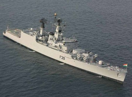 Индийский фрегат Betwa перевернулся при попытке вывести из сухого дока - Военный Обозреватель
