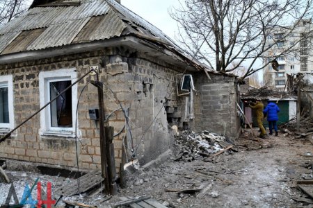Последствия ночных обстрелов: повреждены минимум 13 домов в Куйбышевском районе Донецка, ранен мирный житель