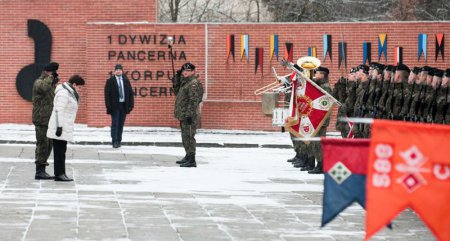 Премьер Польши приветствовала военных из «лучшей армии мира»