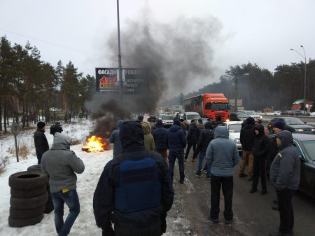 Автомобилисты перекрыли въезды в Киев
