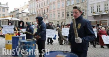 Львовский майдан: молодчики из «Азова» собрались у здания горсовета (ФОТО, ВИДЕО)