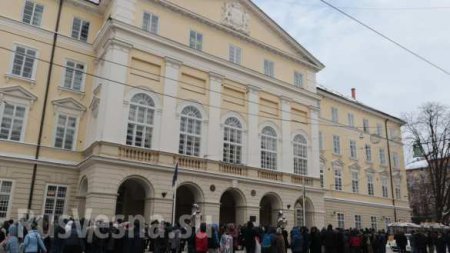 Львовский майдан: молодчики из «Азова» собрались у здания горсовета (ФОТО, ВИДЕО)
