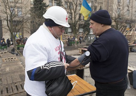 Опасный рецепт: запрет российских медпрепаратов вызовет на Украине всплеск самолечения