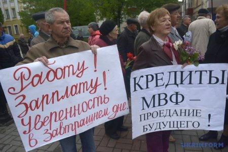 На Украине националисты напали на пенсионеров во время первомайского митинга