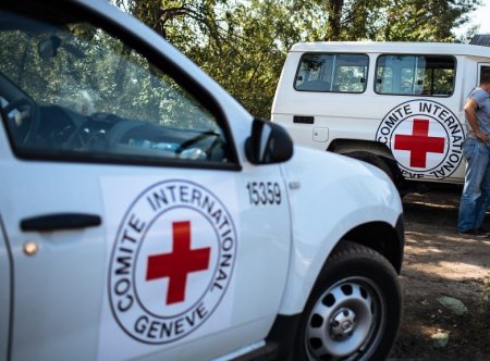 Волонтеры Красного Креста попали под обстрел ВСУ в ЛНР