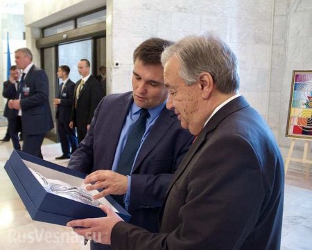 Рогозин высмеял Климкина, вручившего генсеку ООН вышиванку