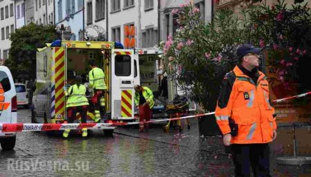 СРОЧНО: В Швейцарии преступник с бензопилой напал на прохожих, есть раненые (ФОТО)