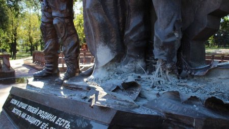 Подрыв памятника защитникам ЛНР в Луганске квалифицирован как теракт