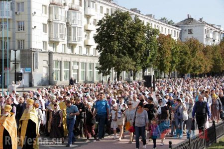 В Луганске Крестным ходом за мир прошли пять тысяч человек (ФОТО, ВИДЕО) 
