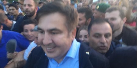 Сторонники Саакашвили вывели его на территорию Украины