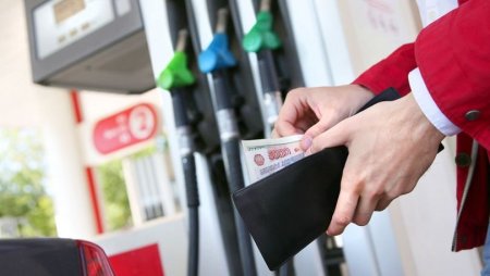 Законопроект о повышении акцизов на топливо одобрен Госдумой 
