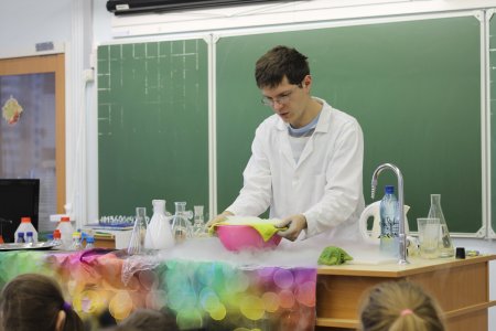 Химию в школах предлагают преподавать на год дольше