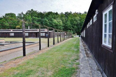 В Польше позволяют издеваться над памятью о Холокосте