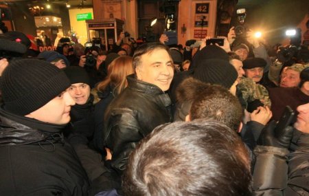 Саакашвили со сторонниками перекрыл Крещатик