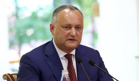 Додон выразил возмущение отзывом посла Молдовы из РФ