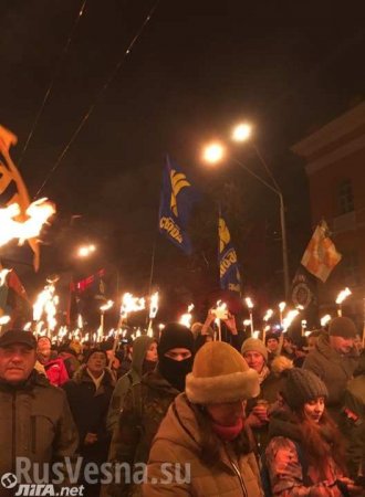 Украинские неонацисты проводят марши в честь Бандеры (ФОТО, ВИДЕО)