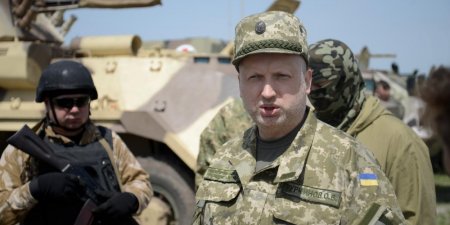 Турчинов пояснил, почему Украина не может объявить войну России