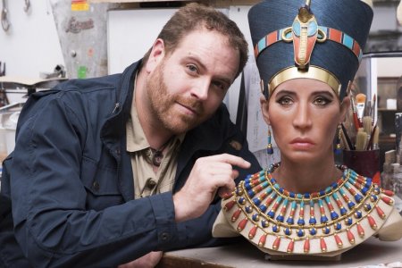 Скульпторша, которая впарила свой автопортрет журналистам как голову Нефертити