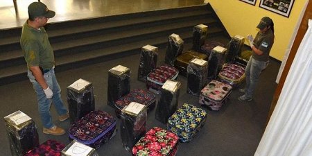 В диппочте посольства России в Аргентине нашли 400 килограммов кокаина