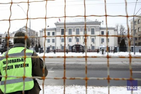 Украинские силовики не пускают граждан России на участки для голосования по всей стране