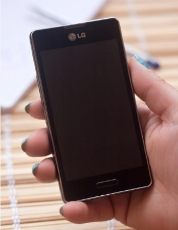 В сеть просочились фото смартфона LG G7 в светло-зеленом цвете