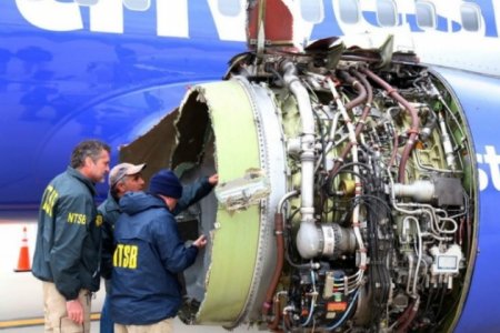 У «Боинг» 737-700 в полёте взорвался двигатель