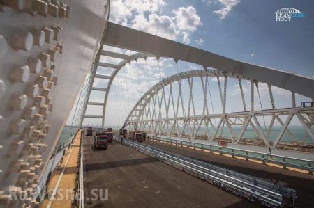 «Россия должна отдать мост». Верят ли в Киеве в собственные угрозы
