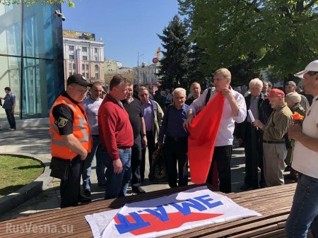 1 мая в Харькове: Замечена символика ХНР, неонацисты напали на участников марша (ФОТО)
