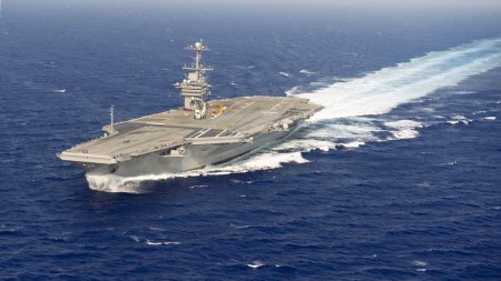Зачем авианосная группа ВМС США начала наносить удары по Сирии