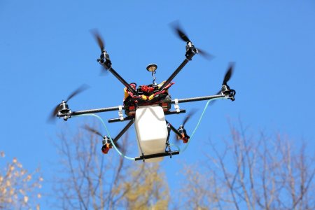 Сбербанк в конце года начнет доставку наличных дронами