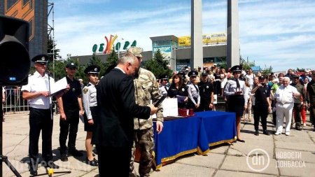 ВСУ совместно с неонацистами провели военный парад в оккупированном Мариуполе (ФОТО, ВИДЕО)