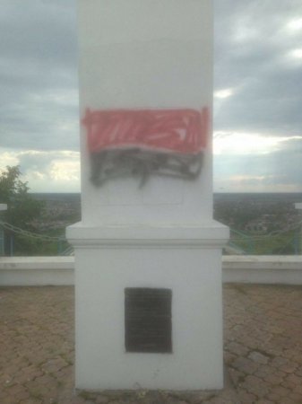 Закарпатским неонацистам «УПА» помешал мемориал дружбы с венграми