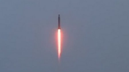 Межконтинентальная баллистическая ракета Д-30 "Булава" принята на вооружение