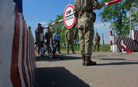 Украина закрыла два из трёх пропускных пункта на границе с Крымом