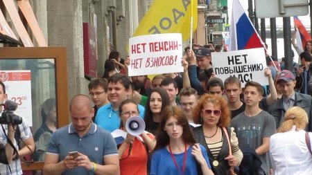 Как задерживают протестующих против пенсионной реформы: от Владивостока до Новосибирска 